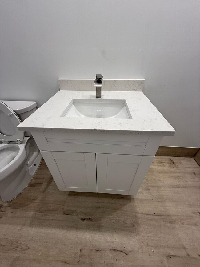 Building Photo - 1480 E Sample Rd