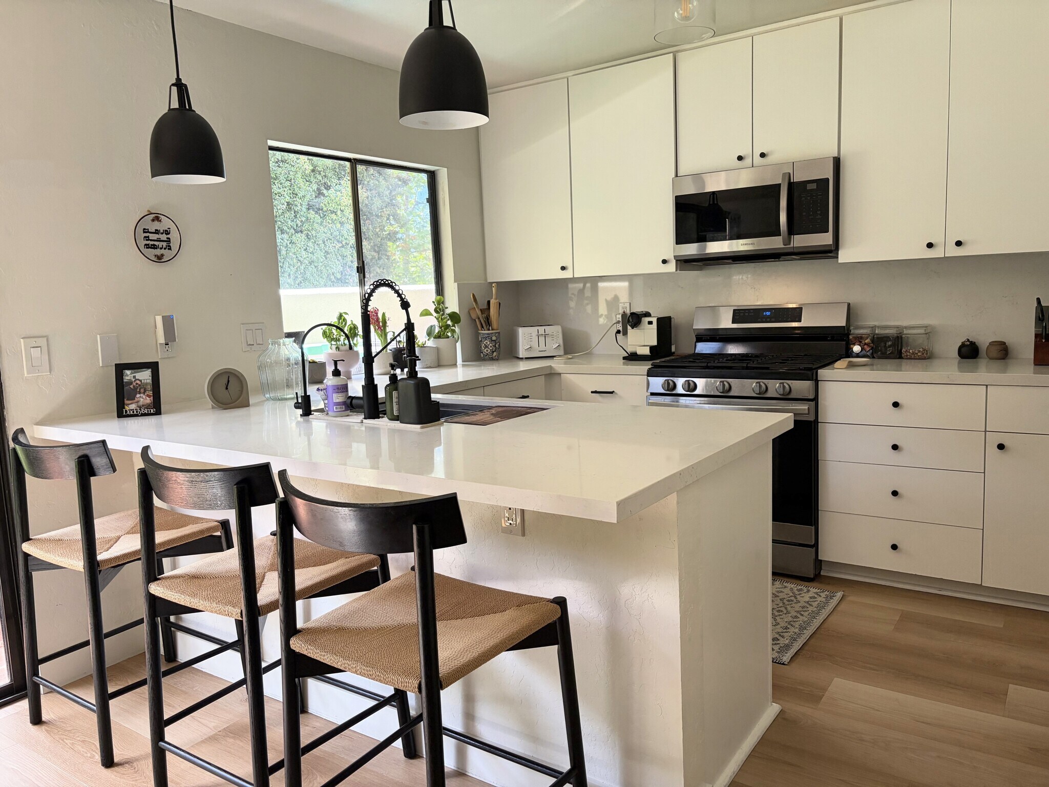 Building Photo - 132 W Alamar Ave