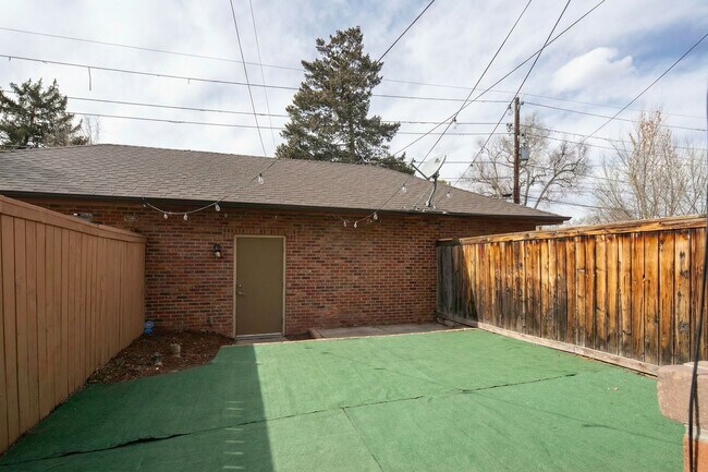 Building Photo - Exceptional 5-Bedroom Home Steps from the University of Denver