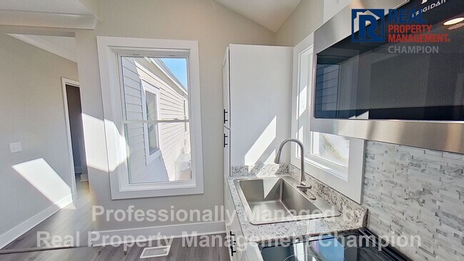 Building Photo - Updated 3 BD/1.5 BA Home in the Heart of Downtown Wilmington