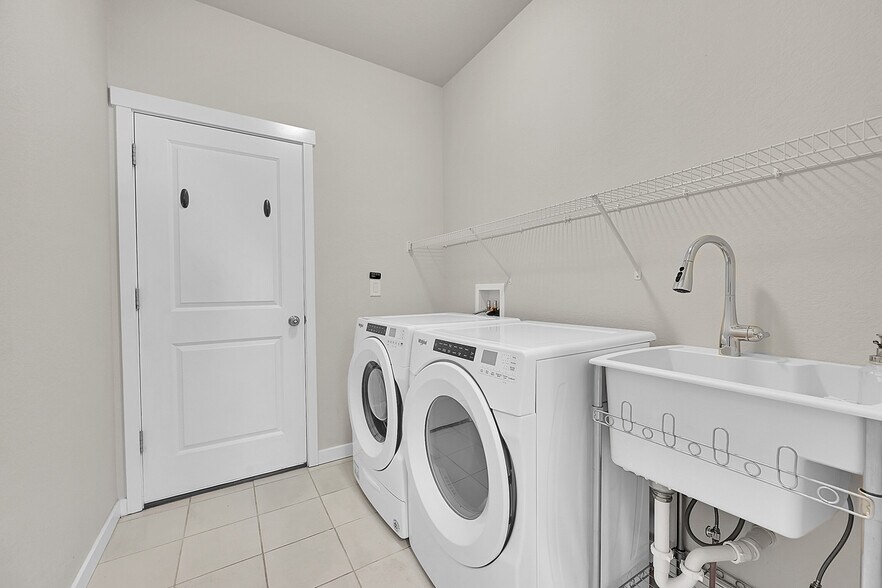 Building Photo - 16556 Hallmark Trl