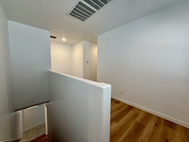 Building Photo - 4 BED, 2.5 BATH, 2 CAR-GARAGE, TWO-STORY, SINGLE FAMILY HOME FOR
