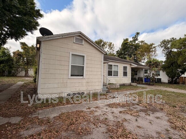 Building Photo - 2114 Dora St