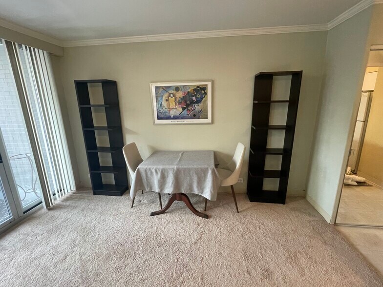 Building Photo - 30 E Elm St