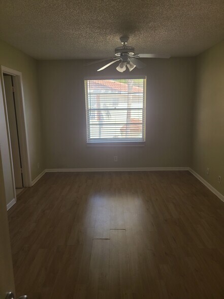 Building Photo - 9927 Three Lakes Cir