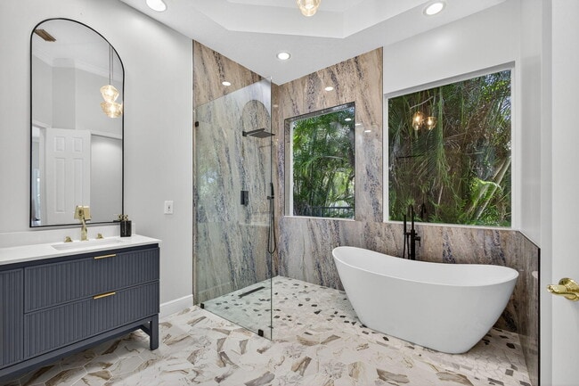 Building Photo - 6778 Oakmont Way
