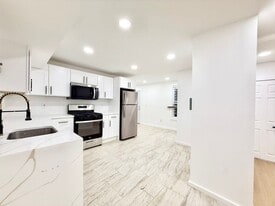 Building Photo - 712 S 14th St
