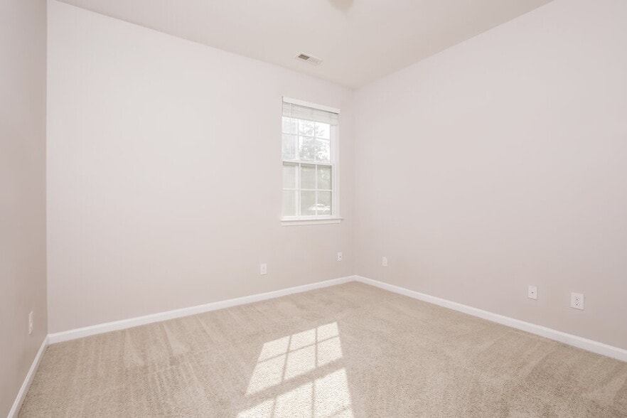 Building Photo - 621 Rose Mallow Dr