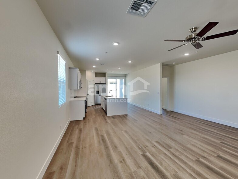 Building Photo - 494 Silverbell Fls Pl