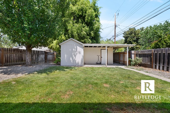 Building Photo - Central Medford Cutie