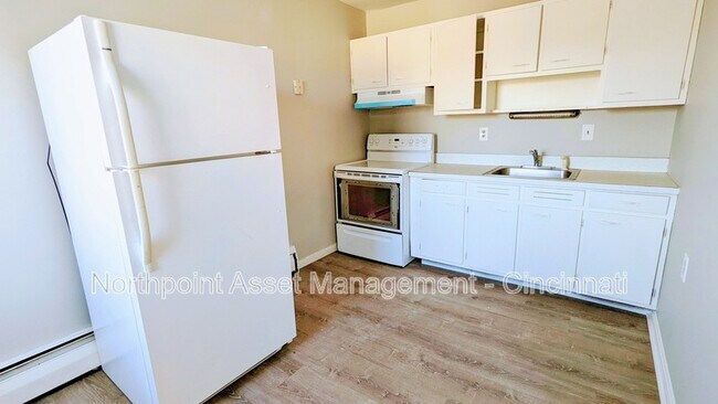 Building Photo - 3599 Schwartze Ave