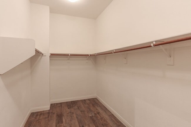 Building Photo - Fabulous Single Story 3 Bedroom Home Conve...