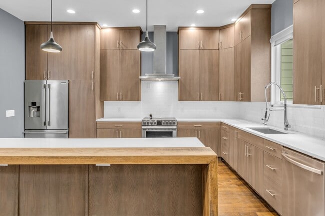 Building Photo - 418 37th Ave N