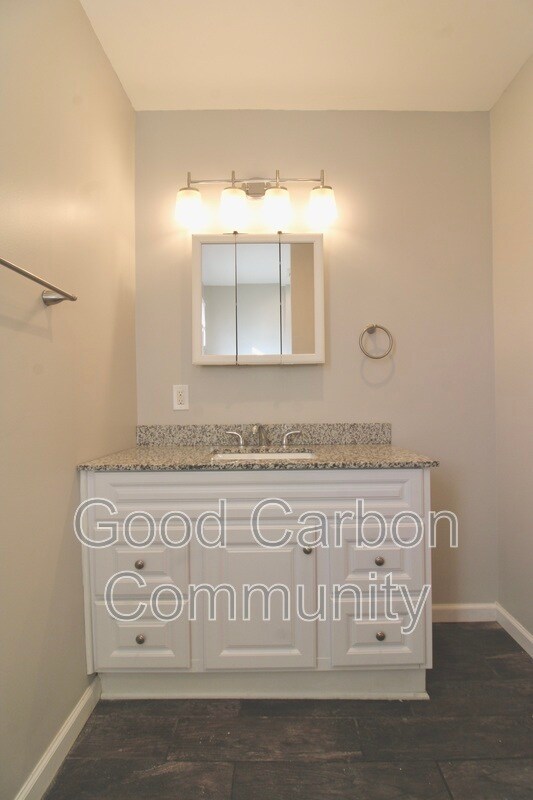 Building Photo - 765 Oliver St