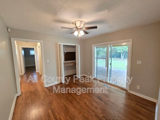 Building Photo - 3934 Kensington Dr