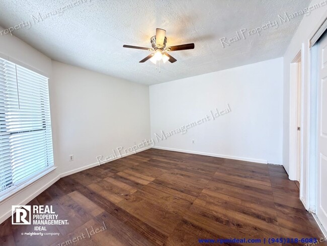 Building Photo - 1801 Quail Run Dr
