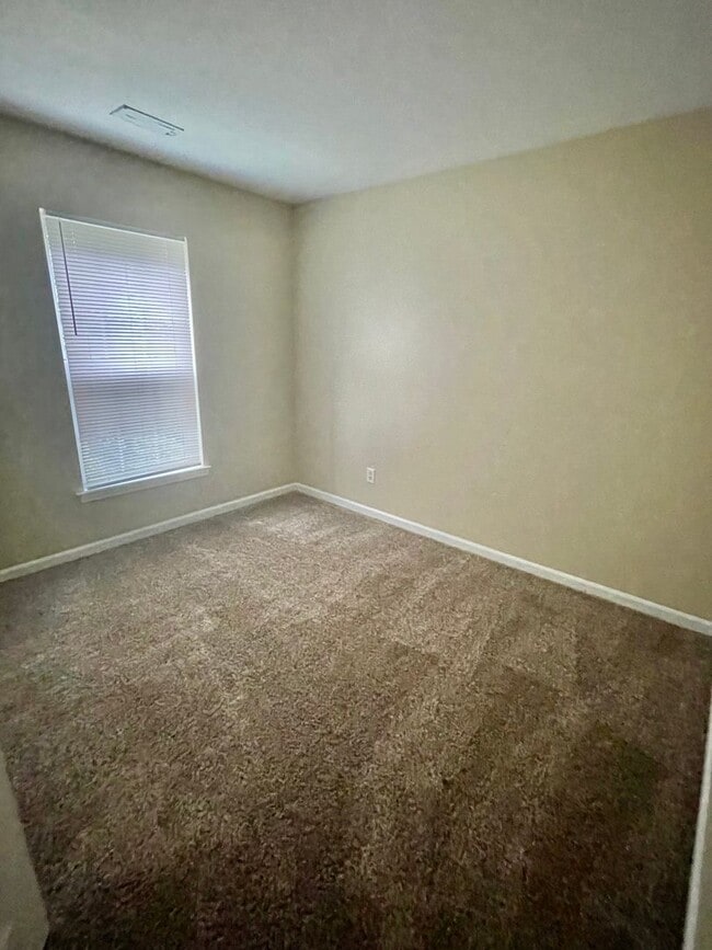 Building Photo - Come see this beautiful 2 Story 4 bedroom 2.5 bath 1 Car garage home