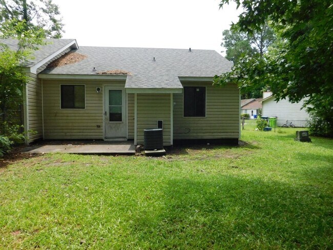 Building Photo - Charming Duplex in Havelock