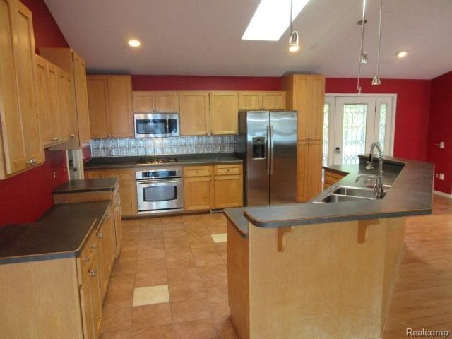 Building Photo - 4870 Lakeview Blvd