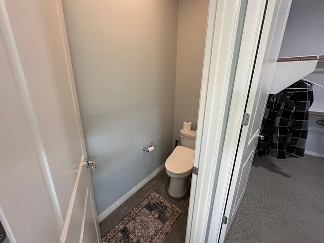 Building Photo - Short term Furnished home in the desirable...