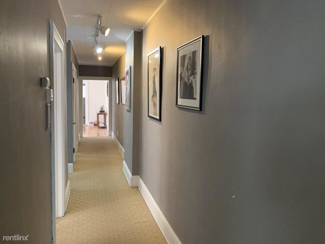 Building Photo - 2106 Surrey Rd