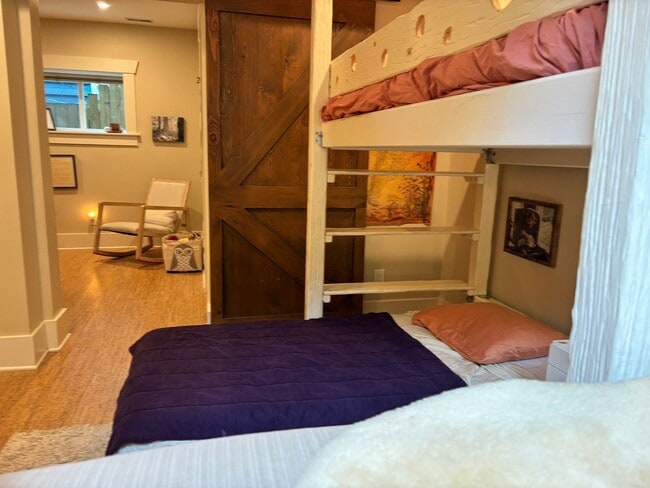 Building Photo - 4Bd/2.75Ba Seattle Home