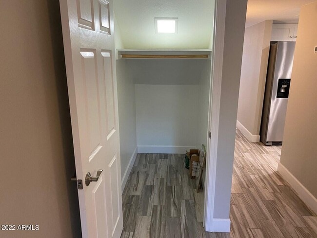 Building Photo - 520 E Weber Dr