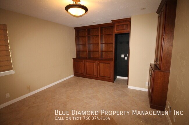 Building Photo - 3008 Azahar St