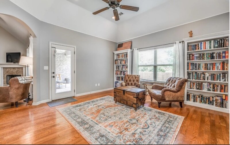 Building Photo - 10165 Carly Dr