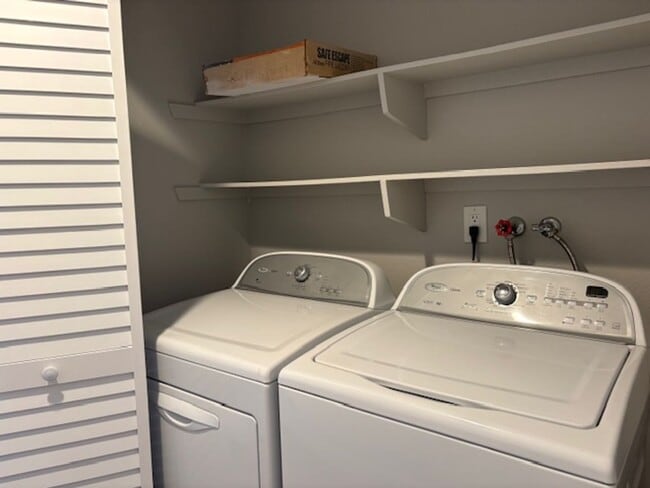 Building Photo - Remodeled Oaks North View Condo