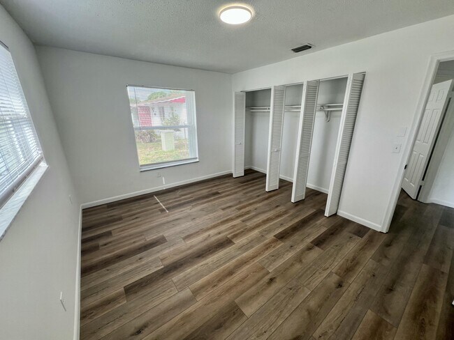 Building Photo - 603 Clear Lake Ave