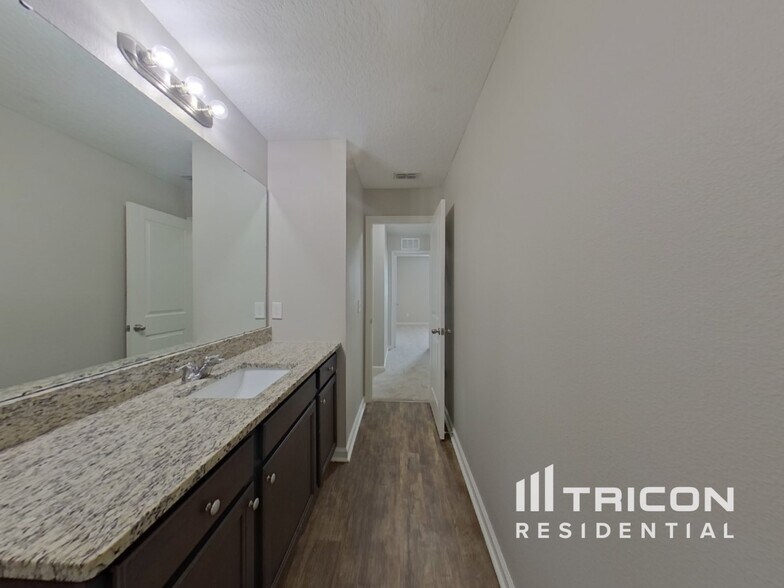 Building Photo - 1058 Lancelot Dr