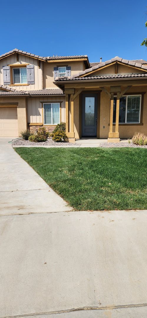 Primary Photo - Executive Home!