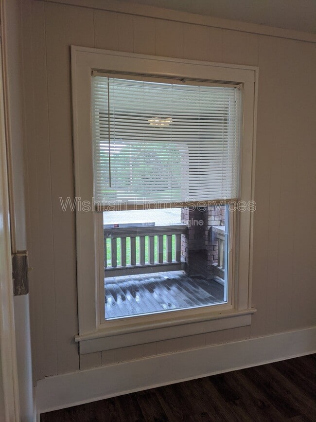 Building Photo - 405 W Murray St