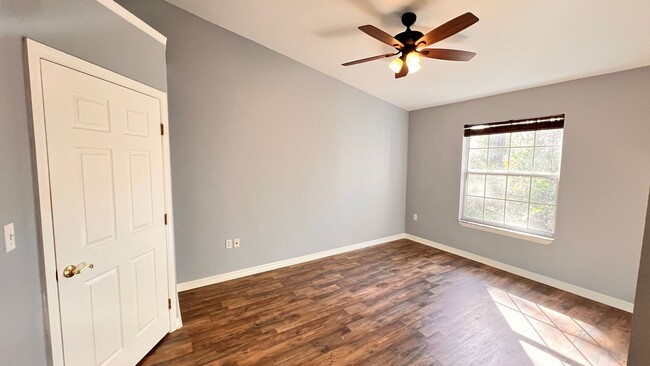 Building Photo - Stylish 2BR/2BA Condo in the Heart of Oviedo – Comfort, Convenience & Resort-Style Living! WASHER...