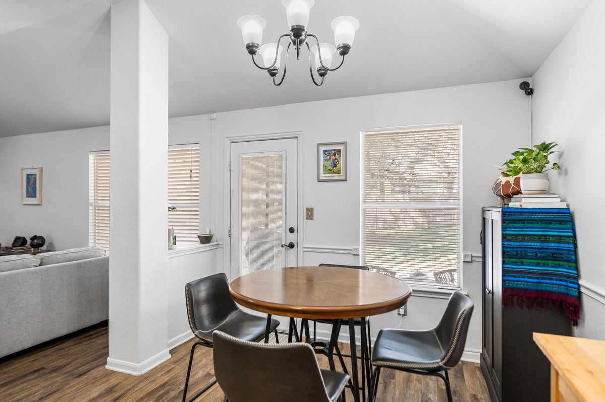 Building Photo - 13839 Bent Ridge Dr