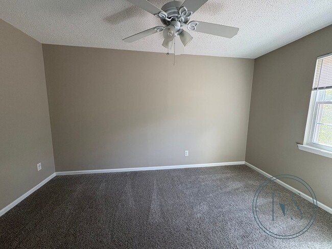 Building Photo - MOVE IN SPECIAL: $500 OFF 1ST MONTH'S RENT!**
