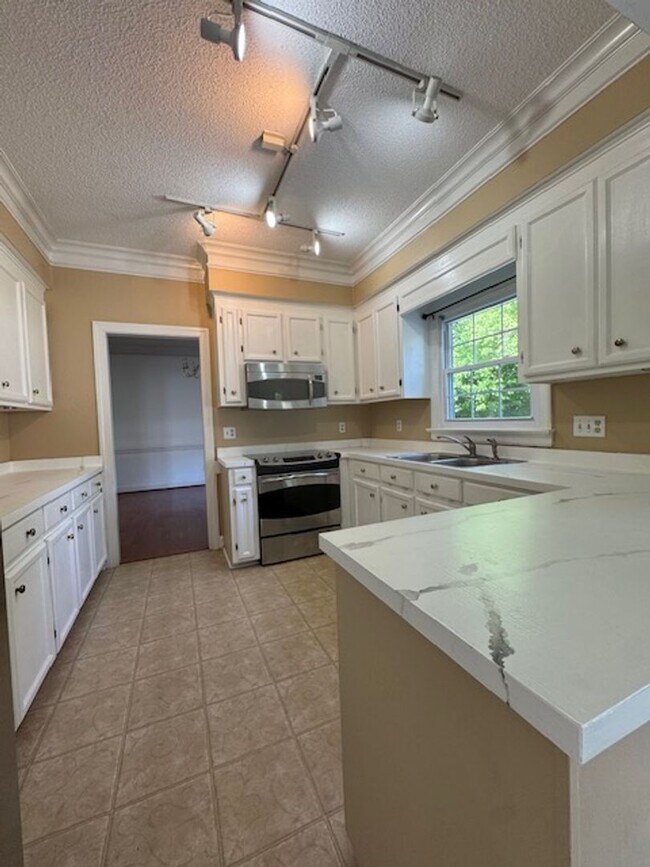 Building Photo - 103 Jessica Pl