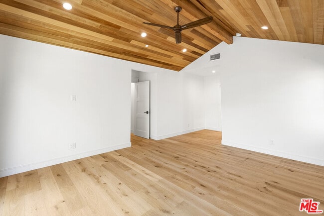 Building Photo - 420 N Frederic St