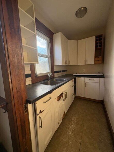 Building Photo - 346 Norton St