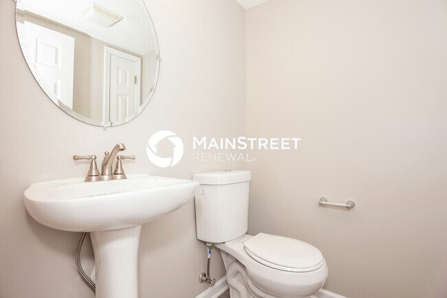 Building Photo - 3 Bedroom Pet-Friendly Home in Charlotte, NC with Main Street Renewal