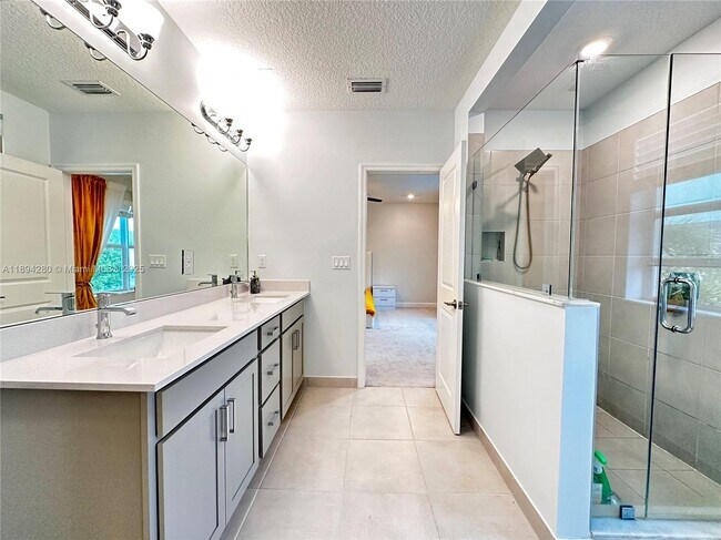 Building Photo - 1101 Azul Ct