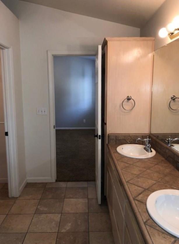 Building Photo - 524 W Russell Ave