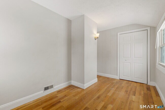 Building Photo - 3 New Hampshire Dr