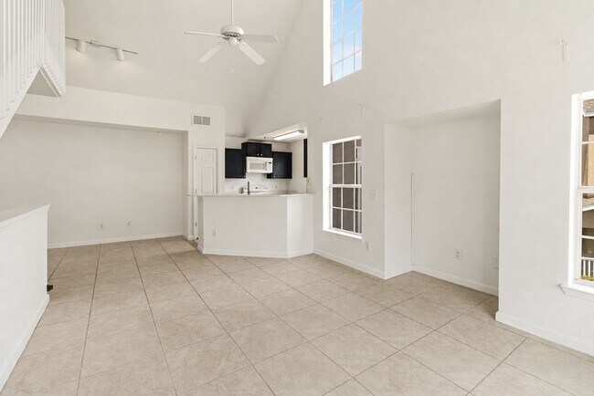 Building Photo - 9157 Lee Vista Blvd