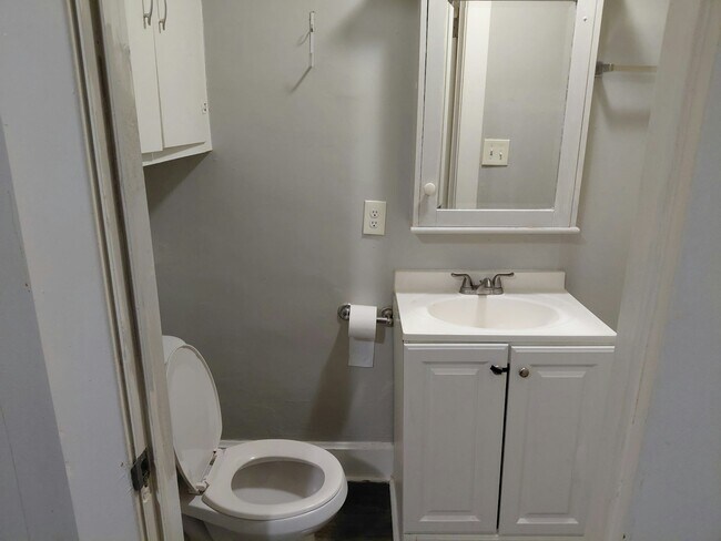 Building Photo - 316 N 10th St