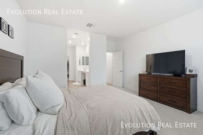 Building Photo - 5532 W Coplen Farms Rd