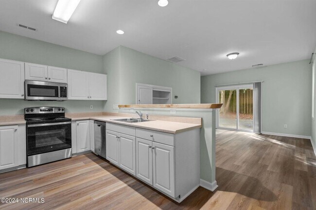 Building Photo - 2 Bedroom 2.5 Bathroom Townhouse in Wilmin...