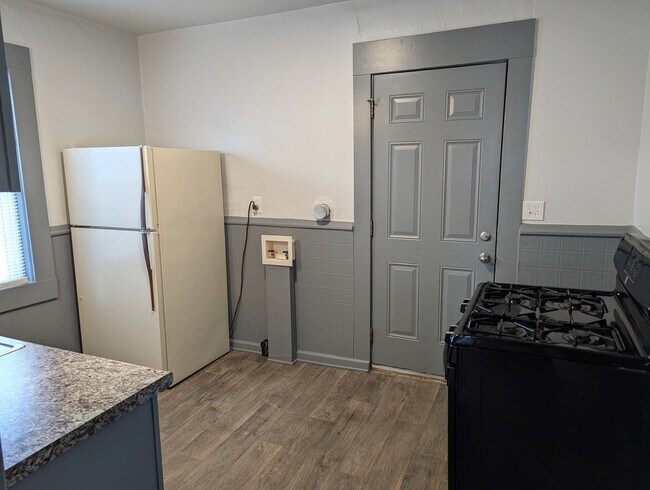 Building Photo - 1055-1057-1057 Liberty St