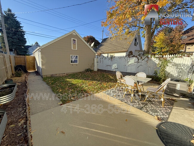 Building Photo - 2009 S 68th St